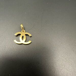 18kt small pendant